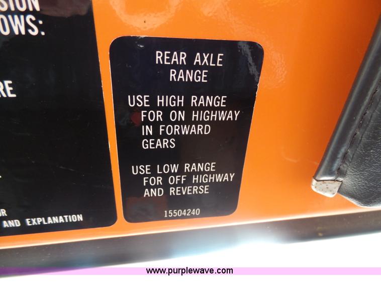 image for item AL9203 1989 Chevrolet Custom Deluxe C7D042 bucket truck