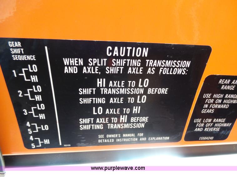 image for item AL9203 1989 Chevrolet Custom Deluxe C7D042 bucket truck