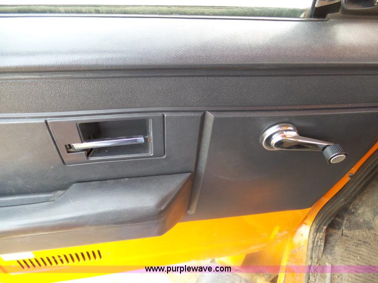 image for item AL9203 1989 Chevrolet Custom Deluxe C7D042 bucket truck