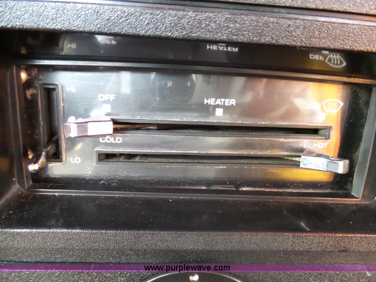 image for item AL9203 1989 Chevrolet Custom Deluxe C7D042 bucket truck