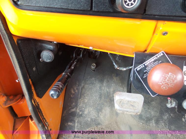 image for item AL9203 1989 Chevrolet Custom Deluxe C7D042 bucket truck