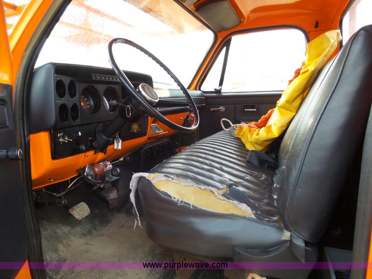 image for item AL9203 1989 Chevrolet Custom Deluxe C7D042 bucket truck