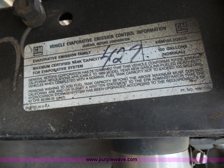 image for item AL9203 1989 Chevrolet Custom Deluxe C7D042 bucket truck