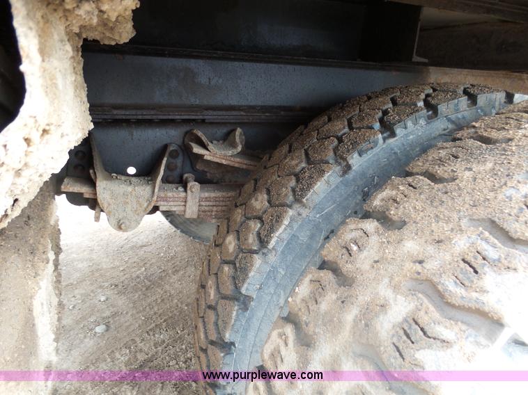 image for item AL9203 1989 Chevrolet Custom Deluxe C7D042 bucket truck