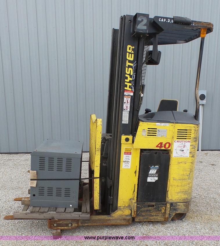 image for item AO9836 2004 Hyster N40XMR3 forklift
