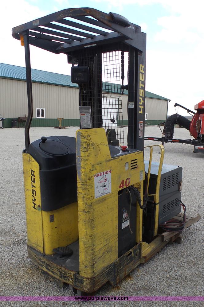 image for item AO9836 2004 Hyster N40XMR3 forklift