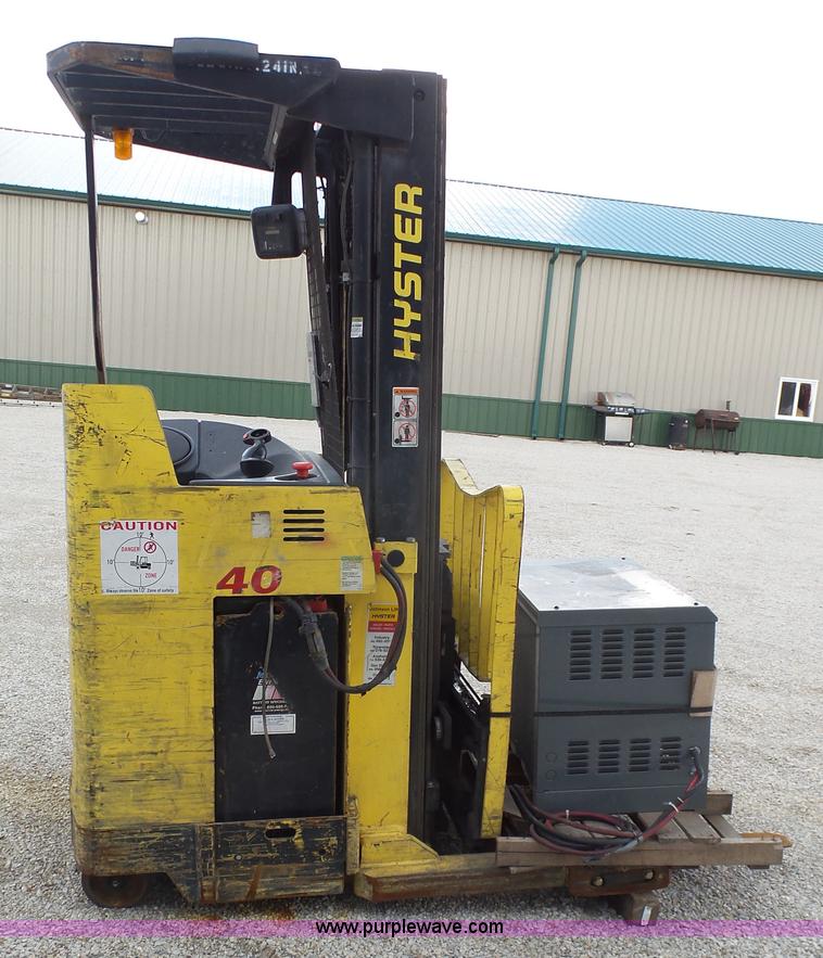image for item AO9836 2004 Hyster N40XMR3 forklift