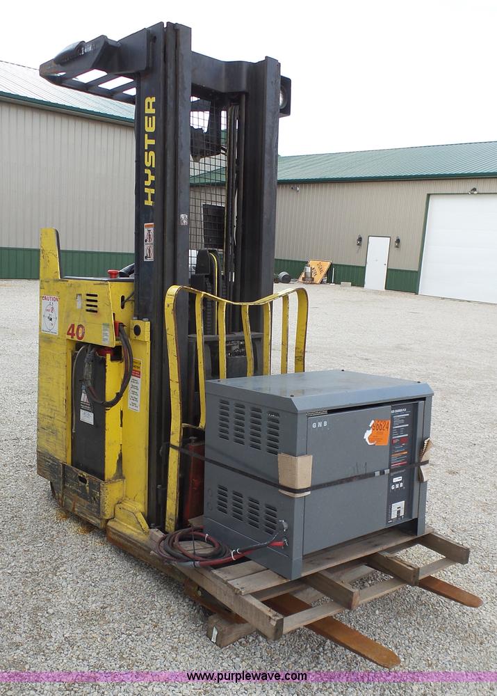 image for item AO9836 2004 Hyster N40XMR3 forklift