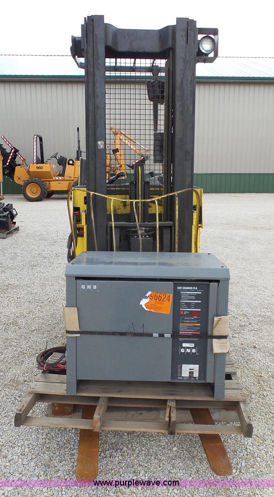 image for item AO9836 2004 Hyster N40XMR3 forklift