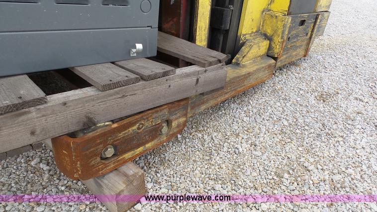 image for item AO9836 2004 Hyster N40XMR3 forklift