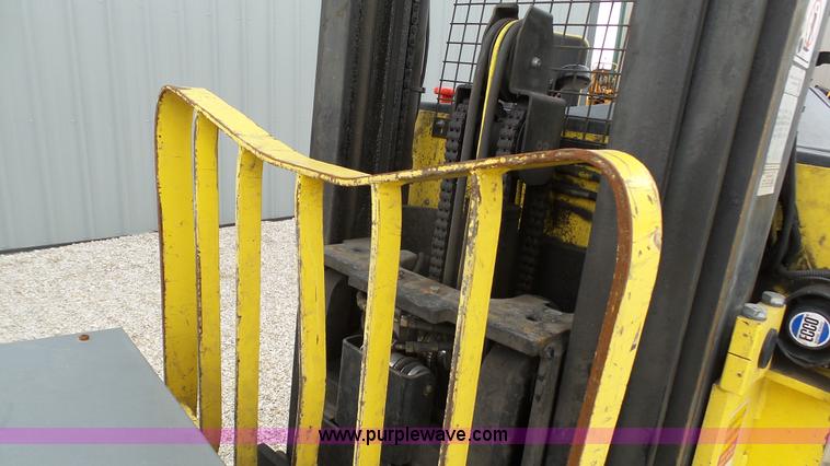 image for item AO9836 2004 Hyster N40XMR3 forklift