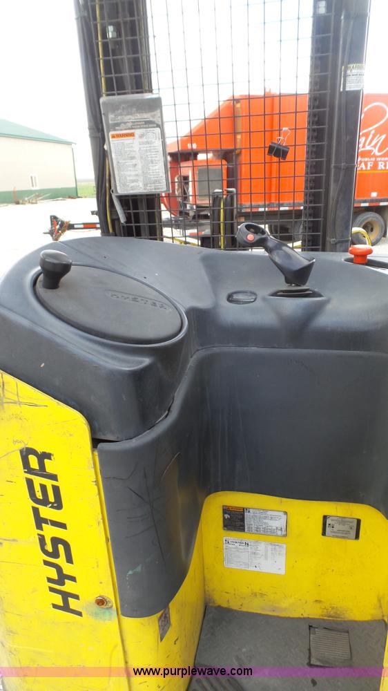 image for item AO9836 2004 Hyster N40XMR3 forklift