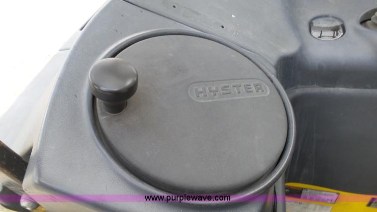 image for item AO9836 2004 Hyster N40XMR3 forklift