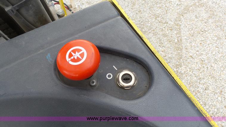 image for item AO9836 2004 Hyster N40XMR3 forklift