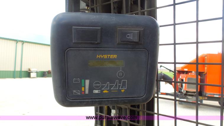 image for item AO9836 2004 Hyster N40XMR3 forklift