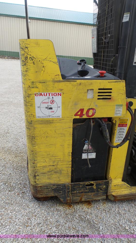 image for item AO9836 2004 Hyster N40XMR3 forklift