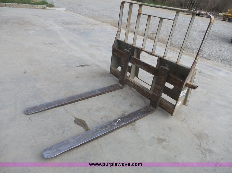 image for item BE9800 MDS skid steer pallet forks