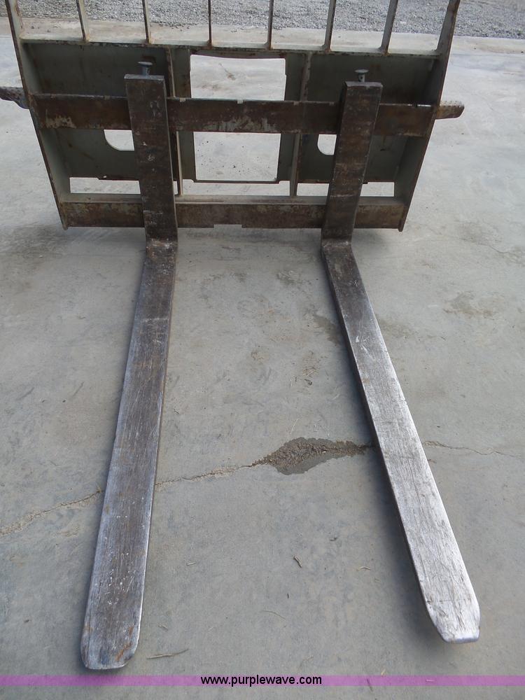 image for item BE9800 MDS skid steer pallet forks