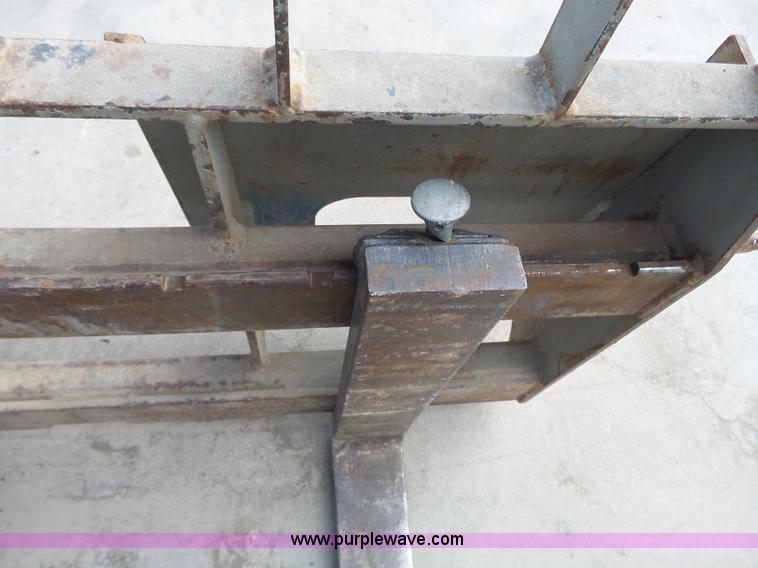 image for item BE9800 MDS skid steer pallet forks