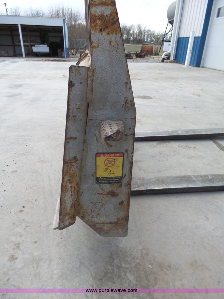image for item BE9800 MDS skid steer pallet forks