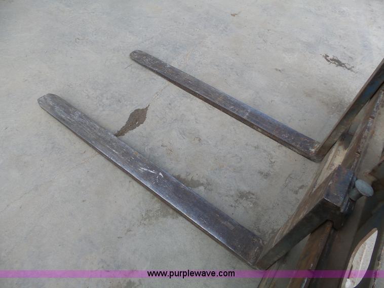 image for item BE9800 MDS skid steer pallet forks