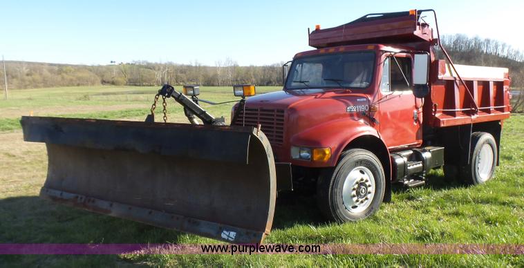 image for item BG9074 1996 International 4700 dump truck