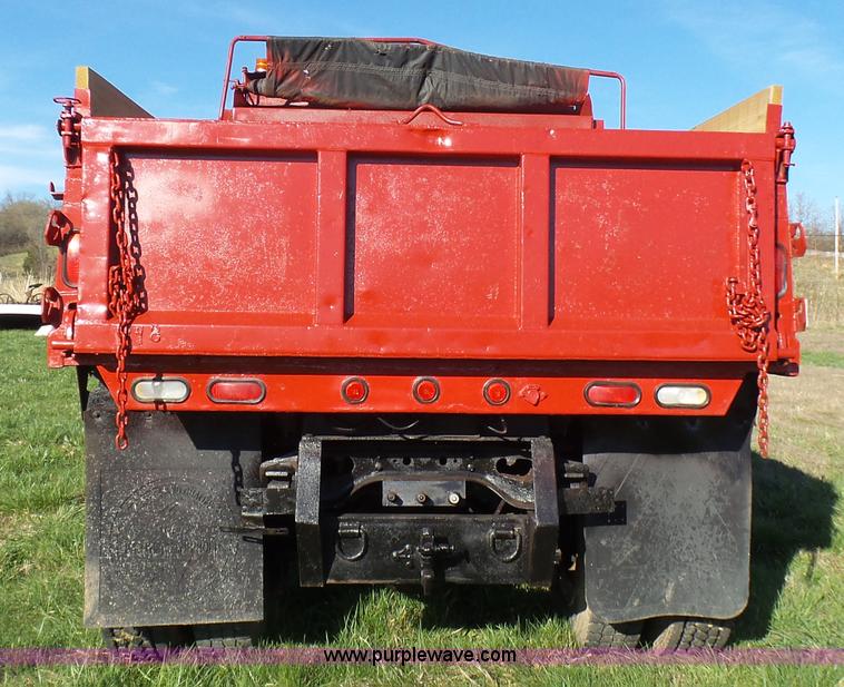 image for item BG9074 1996 International 4700 dump truck