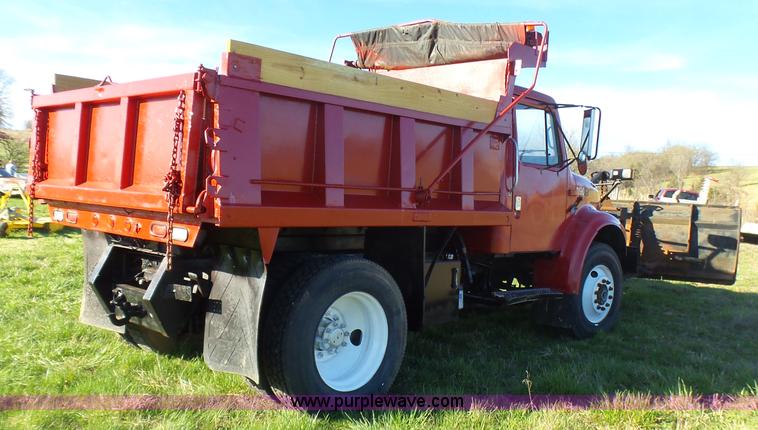 image for item BG9074 1996 International 4700 dump truck