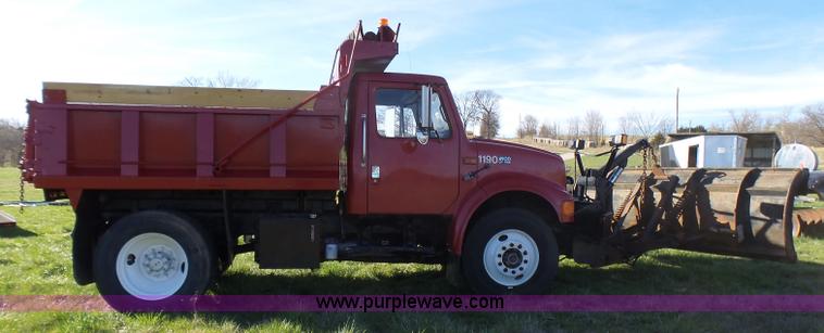 image for item BG9074 1996 International 4700 dump truck