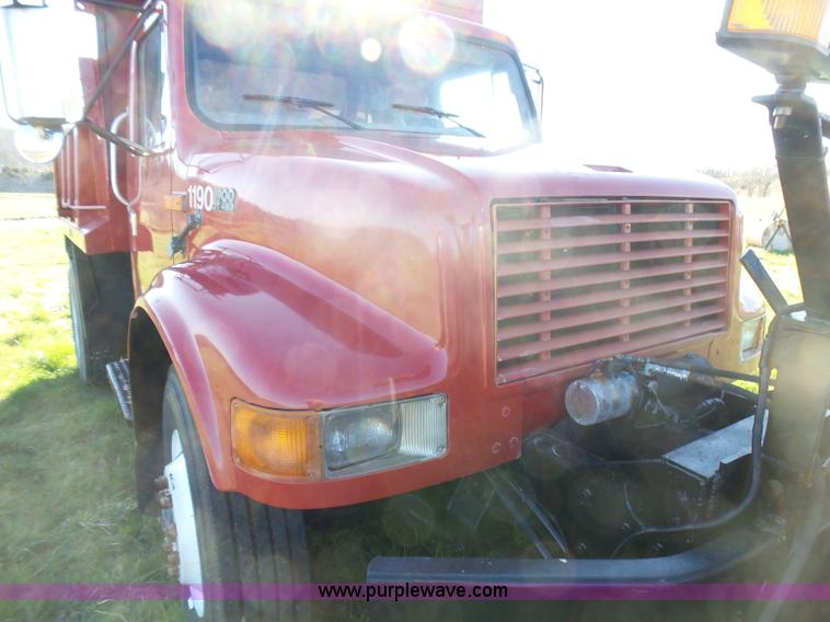 image for item BG9074 1996 International 4700 dump truck