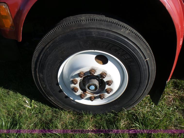 image for item BG9074 1996 International 4700 dump truck