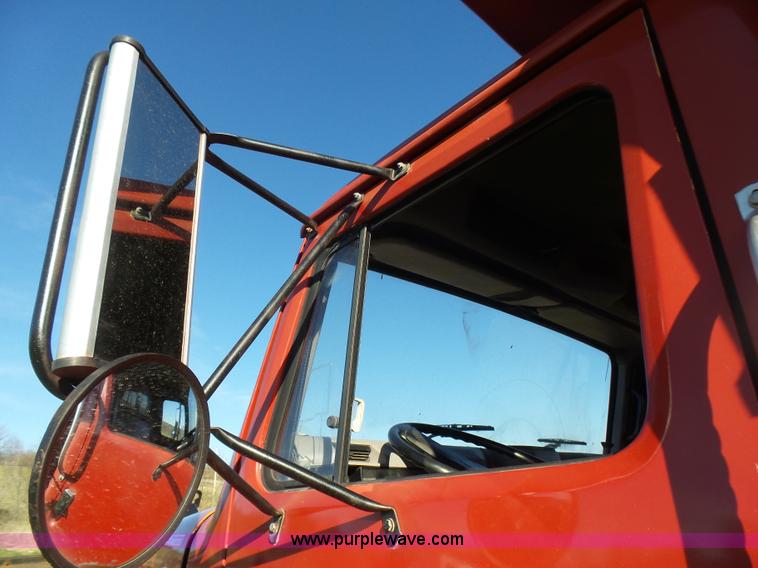 image for item BG9074 1996 International 4700 dump truck