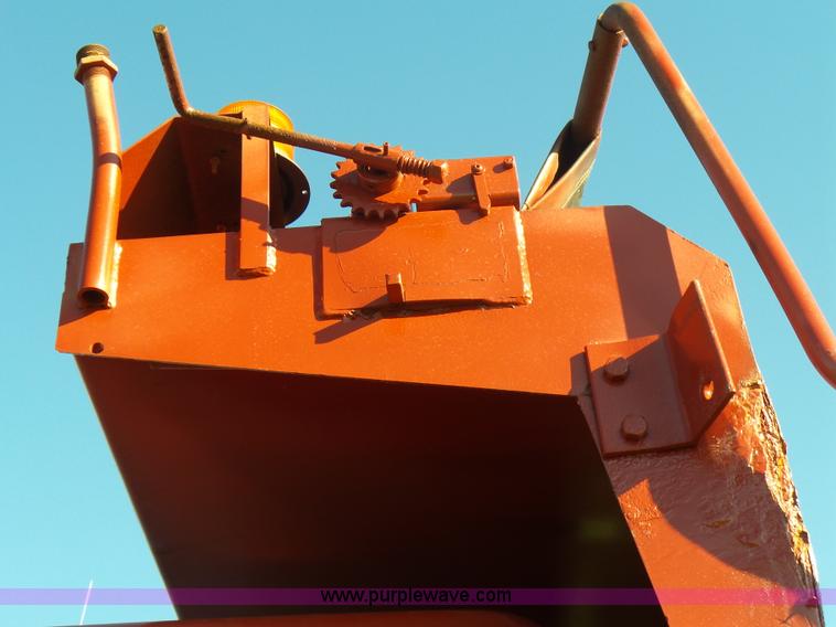 image for item BG9074 1996 International 4700 dump truck