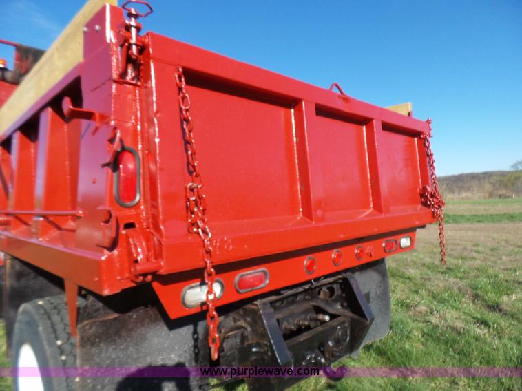 image for item BG9074 1996 International 4700 dump truck