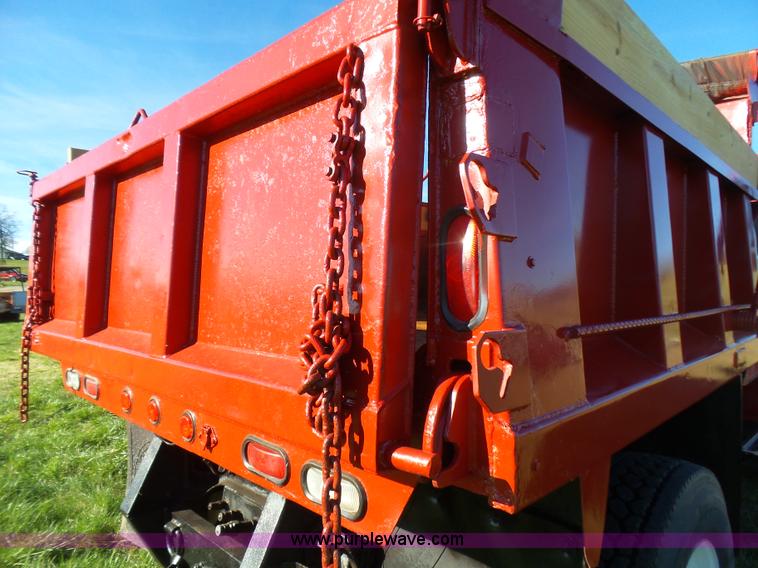 image for item BG9074 1996 International 4700 dump truck