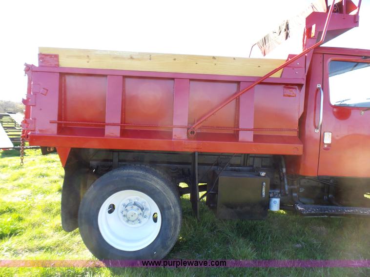 image for item BG9074 1996 International 4700 dump truck