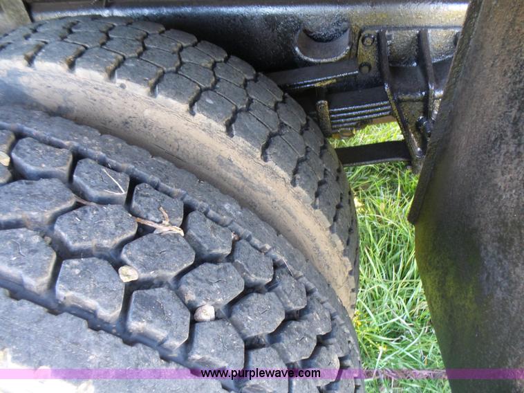 image for item BG9074 1996 International 4700 dump truck