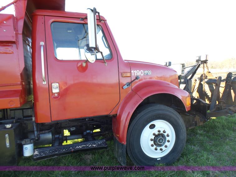 image for item BG9074 1996 International 4700 dump truck