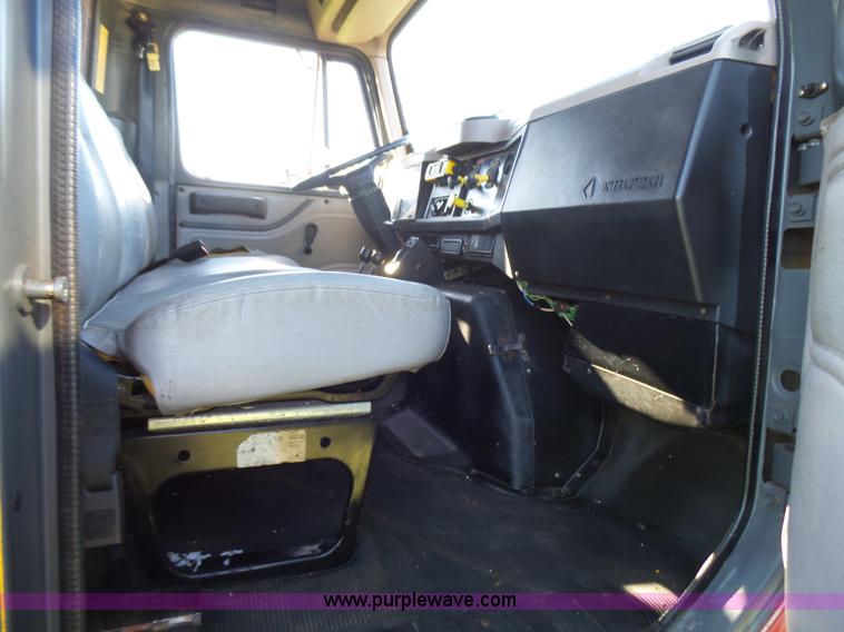 image for item BG9074 1996 International 4700 dump truck