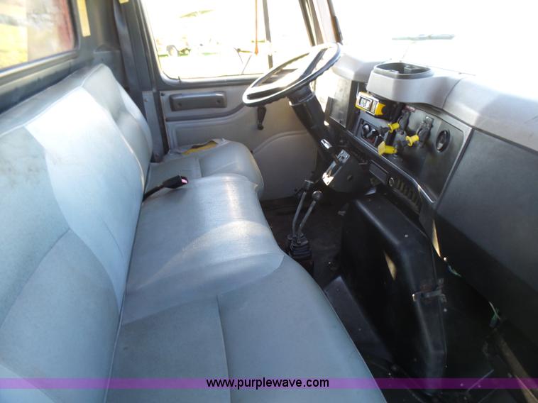 image for item BG9074 1996 International 4700 dump truck