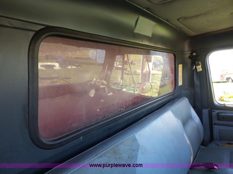 image for item BG9074 1996 International 4700 dump truck