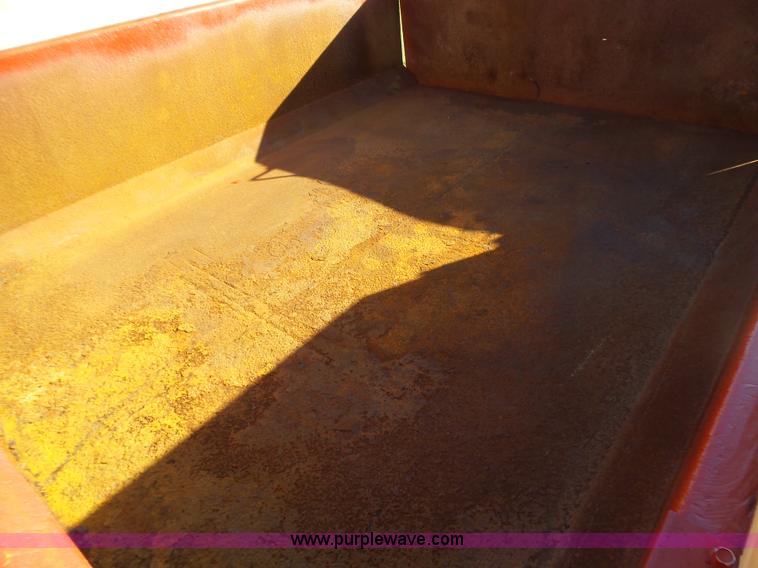 image for item BG9074 1996 International 4700 dump truck