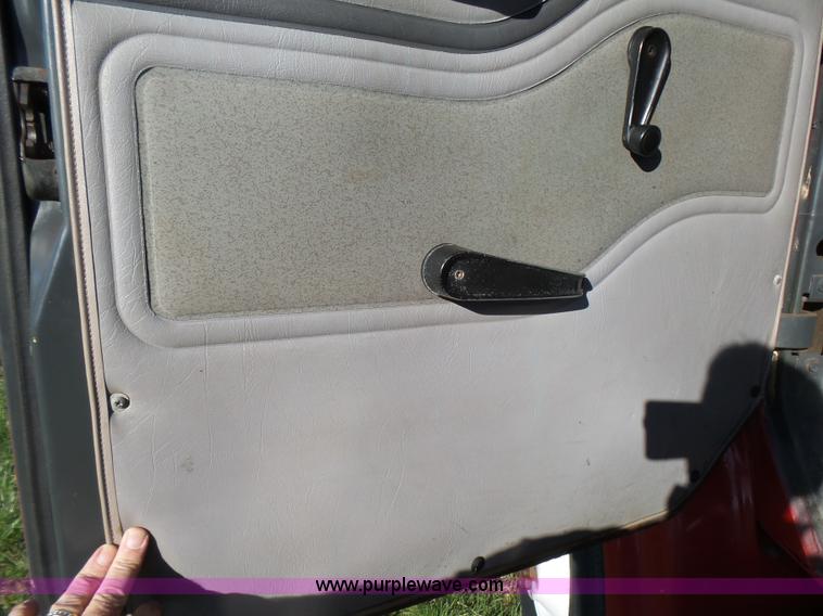 image for item BG9074 1996 International 4700 dump truck