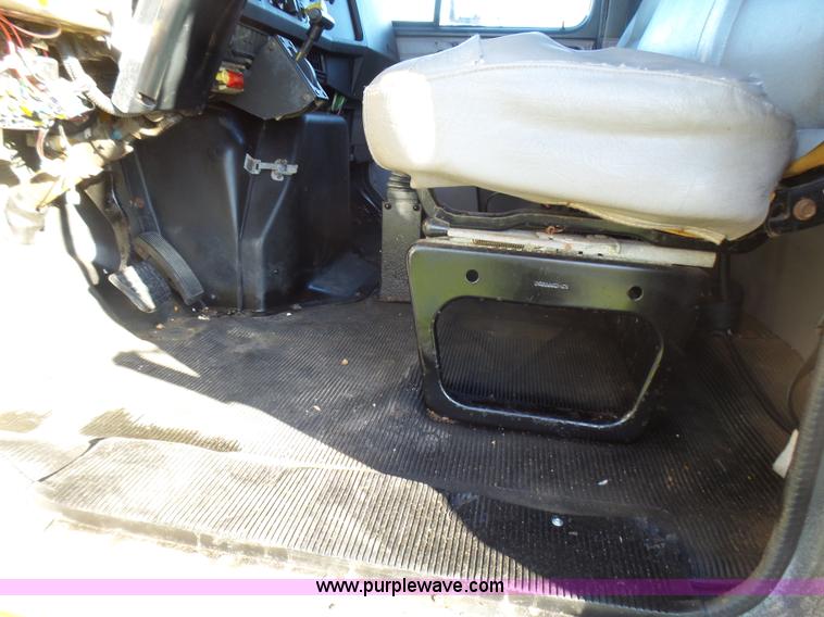 image for item BG9074 1996 International 4700 dump truck