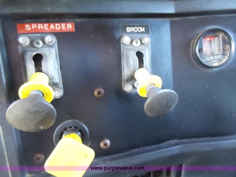 image for item BG9074 1996 International 4700 dump truck