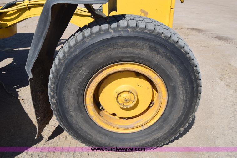 image for item BX9709 2002 Galion 850C motor grader