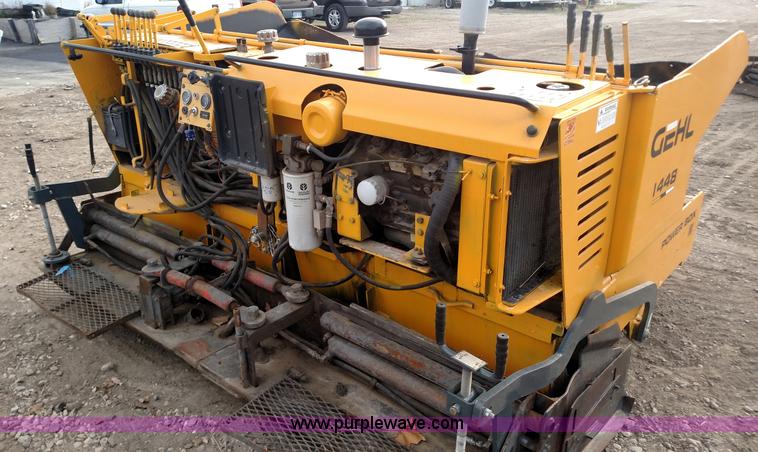 image for item F1267 Gehl 1448 paver