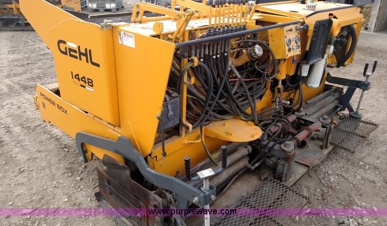 image for item F1267 Gehl 1448 paver