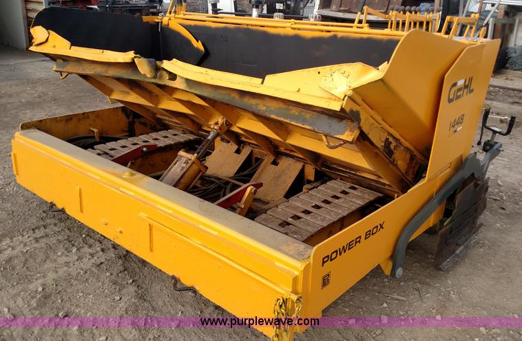 image for item F1267 Gehl 1448 paver