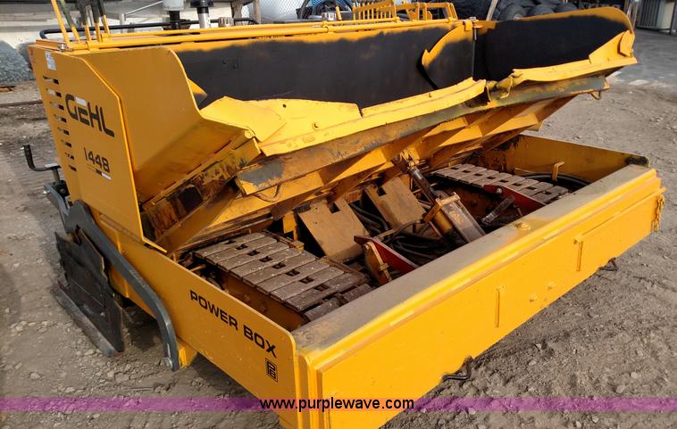 image for item F1267 Gehl 1448 paver